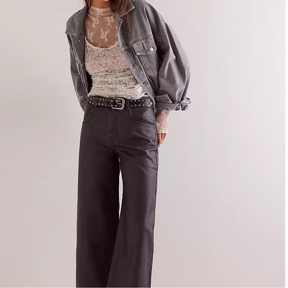 Good Luck Mid-Rise Vegan Barrel Jean
COLOR - Black
NWOT
Free People - Picture 4 of 6